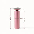 Dimensions du Velours Nomade : 11,6 cm de haut, poignée de 3 cm de large et 10,5 cm de haut, tête de 4,4 cm