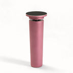 Velours Nomade vu de trois quarts : râpe électrique USB au corps rose métallisé, tête en étages et disque abrasif