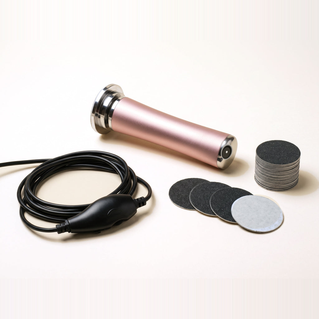 Le Kit Velours complet inclus dans le kit : râpe, câble avec molette et 60 disques abrasifs